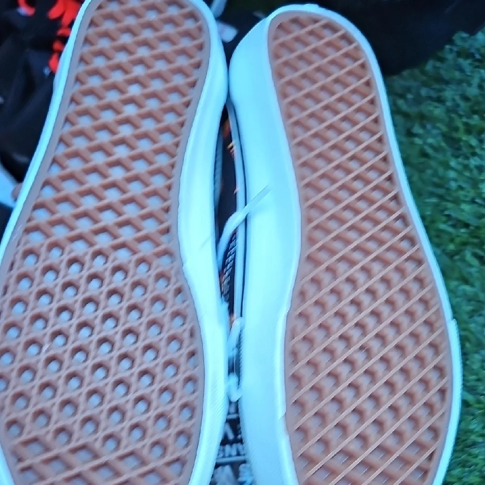 Vans Black and Orange Sneakers Low-Top Style - Picture 6 of 6